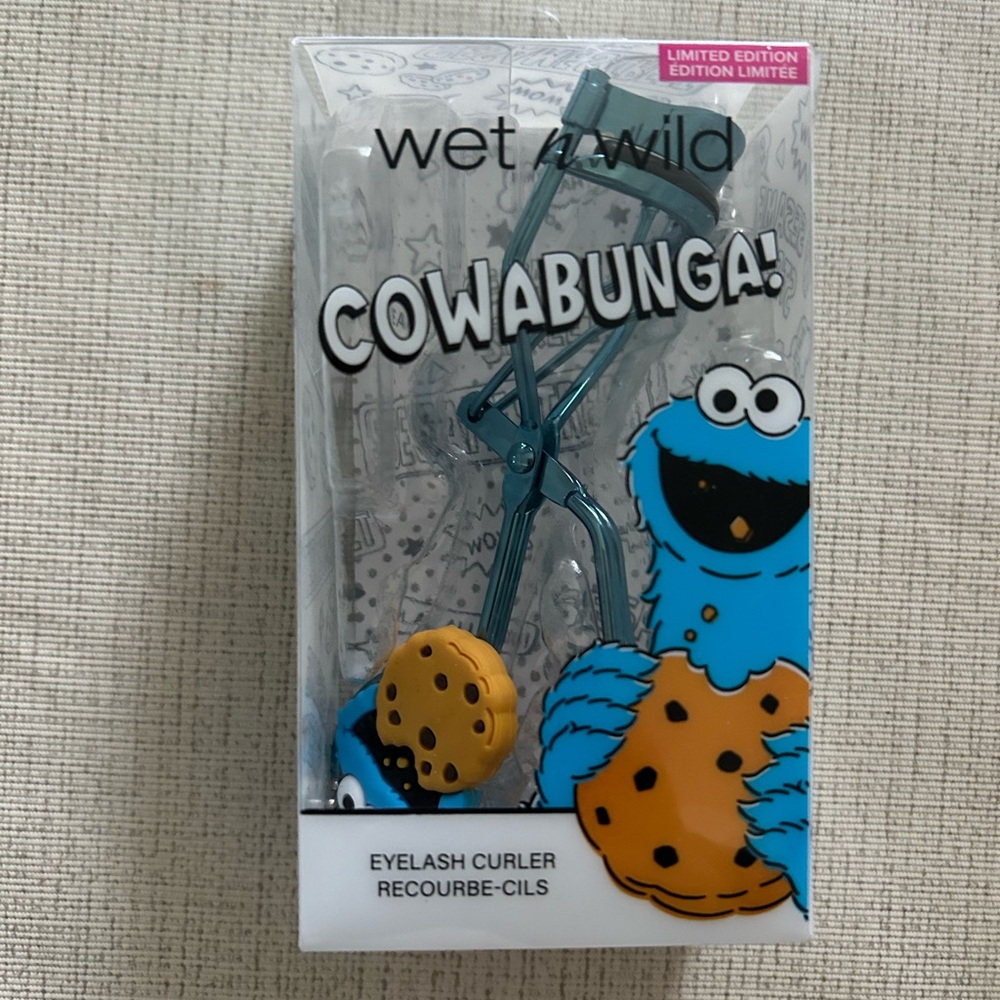 NIP Wet n Wild x Sesame Street Cowabunga Eyelash Curler with Charm